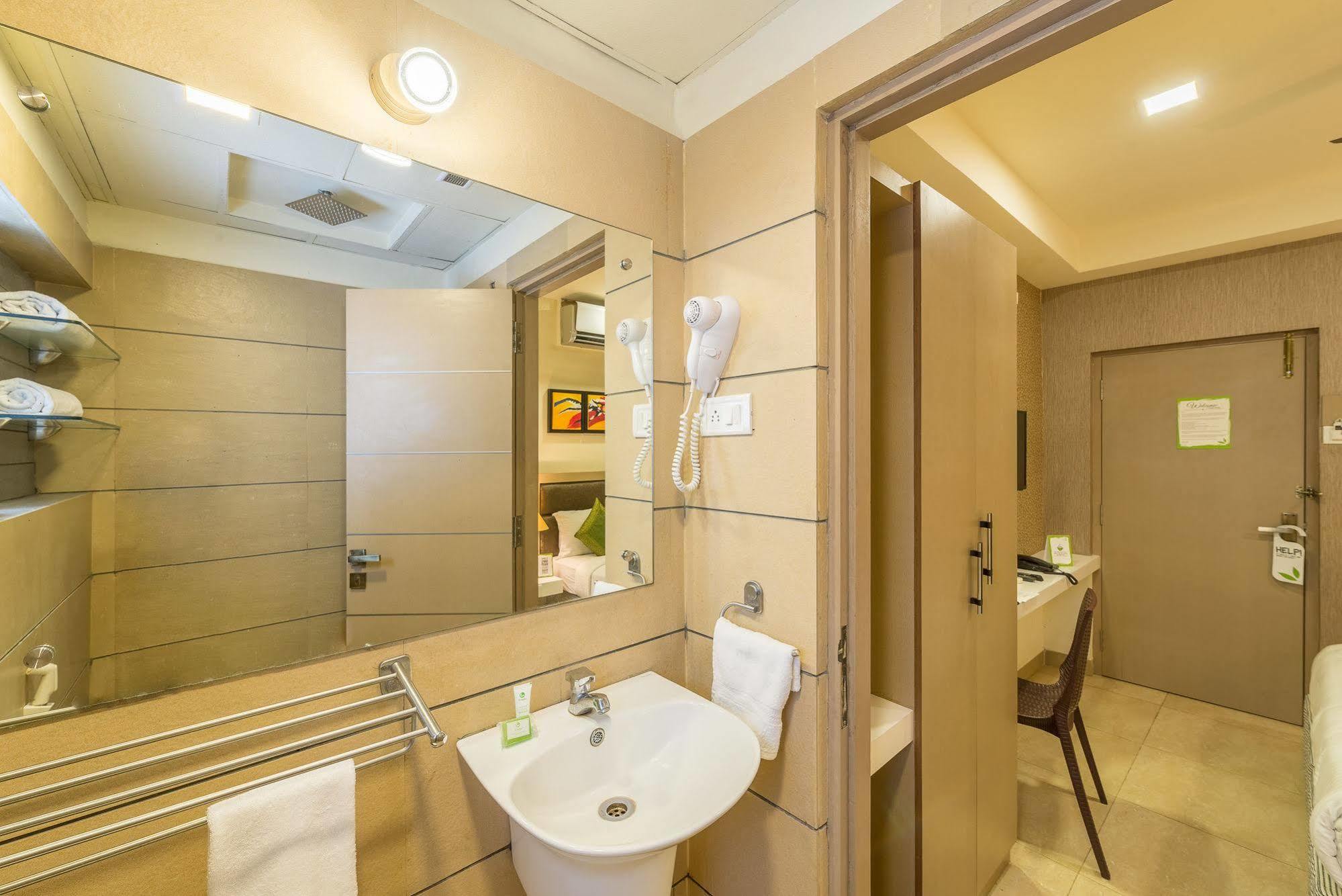Treebo Nestlay Airport Alandur Hotel Csennai Kültér fotó